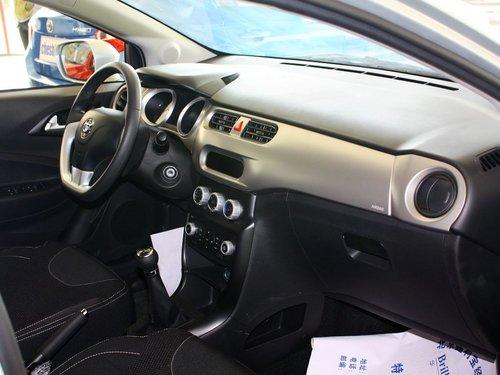 华晨中华 H230 1.5L MT 中控台右侧