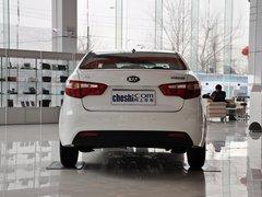 东风悦达起亚 三厢 1.4L 手动 车辆正后方尾部视角