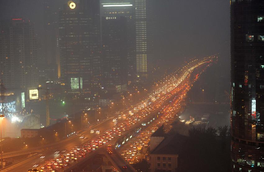 10��28��18ʱ���ң���������������·�����򱱵ĳ����ųɳ��ӡ��»��������������