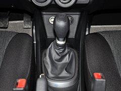 东风悦达起亚 三厢 1.4L 手动 挂档把手特写