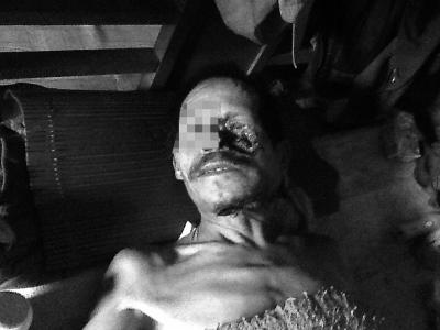 相信对其中脸被虫蚀出大洞的生化怪人的恐怖形象都印象深刻,连江60多