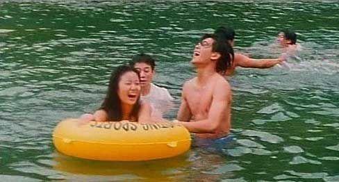 林志颖与前女友林心如旧照曝光 亲密戏水