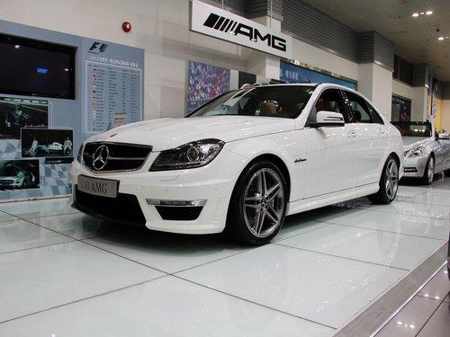 奔驰AMG C63 6.3L 自动 车辆左前45度视角