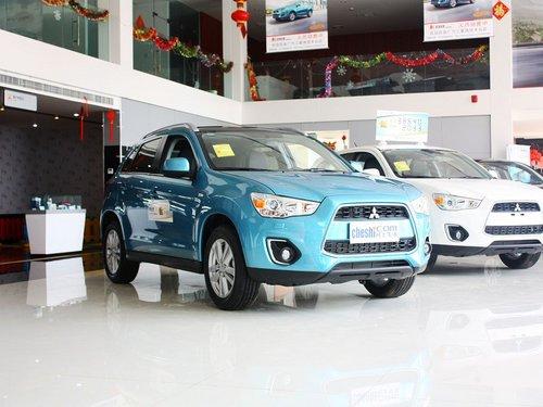 广汽三菱 2.0 CVT 车辆右侧45度角
