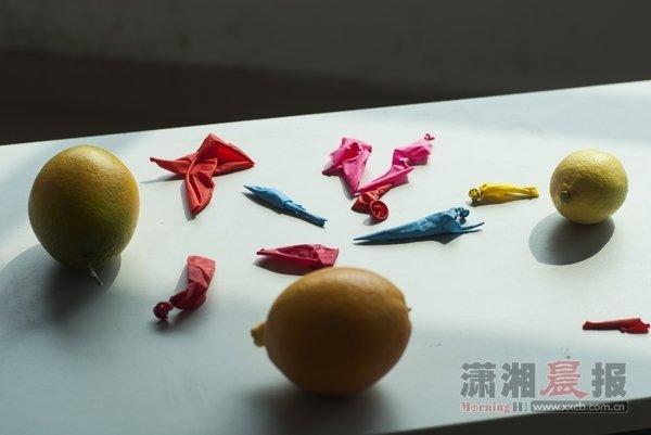 橘子皮汁能瞬间爆掉气球 八成家长表示不知道