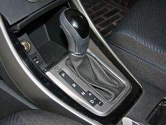 北京现代 1.6L 自动 挂档把手特写