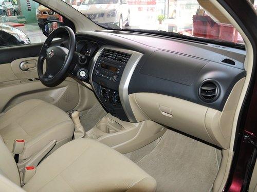 东风日产 1.6L 手动 中控台右侧