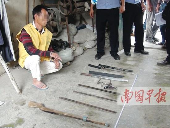 开套牌面包车劫夜间独行者 蒙面人劫财不算还伤人