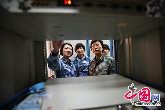 董尤心到机房,了解通信设备情况