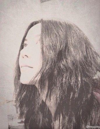 王菲光棍节晒黑白写真网友祝其单身快乐图