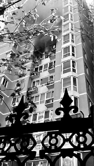 北京一小区住户窗帘着火引发火灾幸无人员伤亡