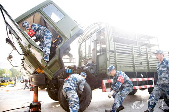 黄陂士官学校组织2013年度空军第9期汽车维修预选士官毕业汇报表演暨