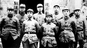 1937年10月,周恩来与部分新四军领导在皖南合影(左起):李一氓,袁国平