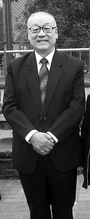 仍蒙着眼睛的毛泽东"盲写"下鲁迅悼念杨杏佛的诗,签名后送给唐由之