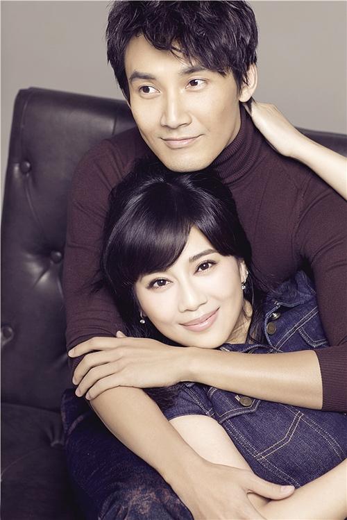 日前,内地演员张铎与香港女星陈松伶曝光一组最新写真.