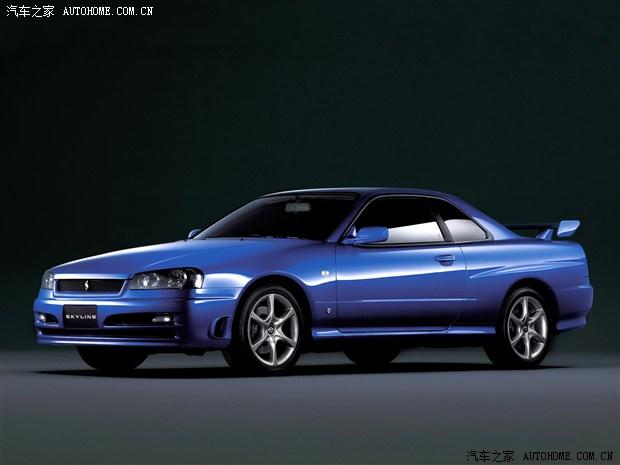 r34 gt-t早在影片开始前的前传中便已出现,布莱恩驾驶这辆改装r34 gt