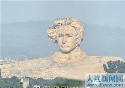 当日,经过一个月的清洗工作之后,长沙橘子洲头毛泽东青年艺术雕塑重新