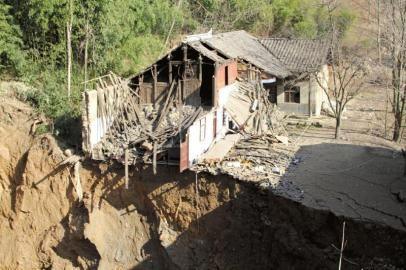 ���Ӹ��ķ��Ӵ󲿷ֱ��١� ����