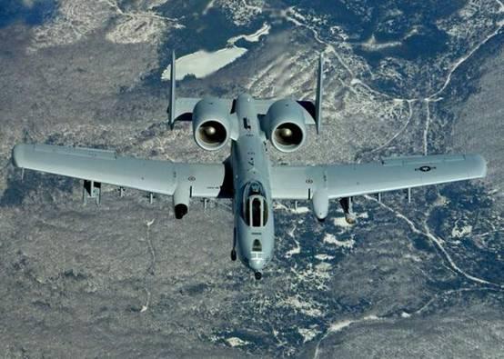 美国空军a-10双发亚声速攻击机中新网12月25日电 据中国国防科技信息