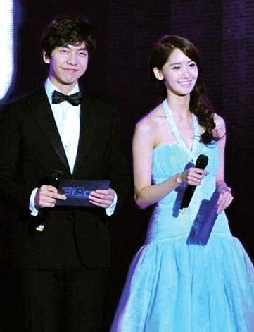 韩星李胜基与允儿恋情曝光粉丝送祝福图