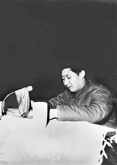 1983年12月22日,时任中共正定县委书记习近平在发展商品生产三级干部