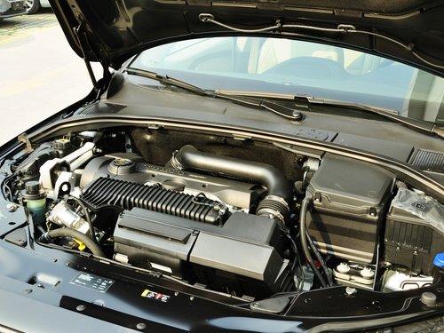 沃尔沃 t5 2.0t 自动 发动机主体特写