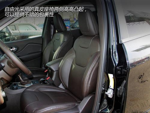 入门级差2万 JEEP自由光对比奔驰GLK