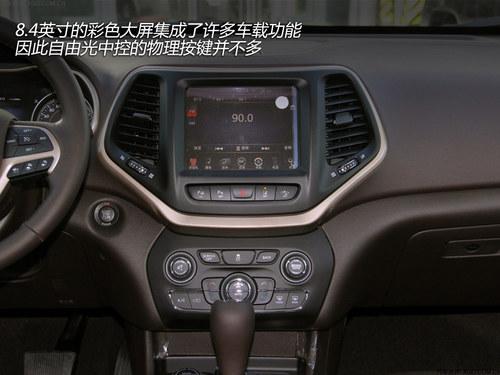 入门级差2万 JEEP自由光对比奔驰GLK