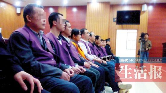 私宰淘汰猪父子3人卖家齐受审 面对审判怪命不好