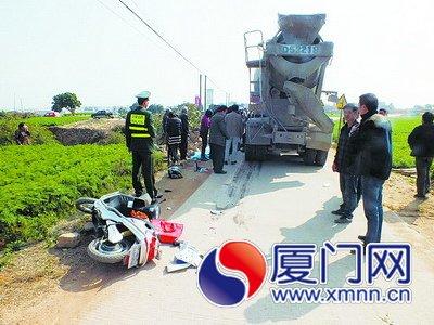 男子被水泥搅拌车碾压下半身骨肉分离图