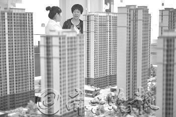 楼市高烧90后售楼小姐年薪20万 卖楼两年赚套房