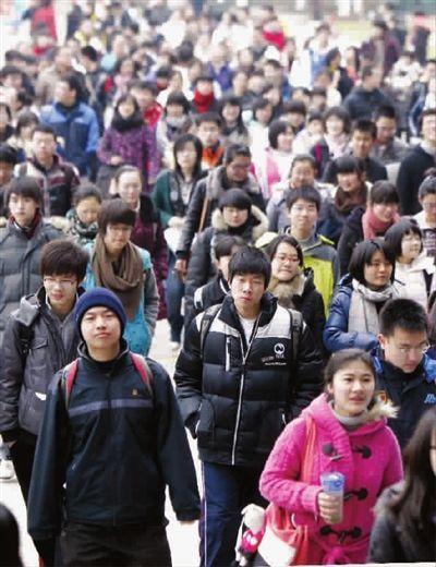 参加自主招生的考生进入考场 本报记者 孙中钦 摄(资料照片)本报记者 王蔚