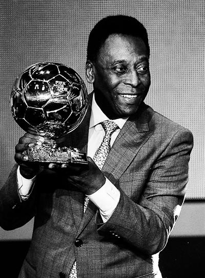 74岁贝利终圆梦领取国际足联荣誉金球奖