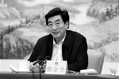 北京市委书记:外来人口尽义务也该享服务