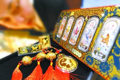 大妈抢黄金何必压箱底