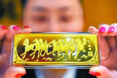 大妈抢黄金何必压箱底