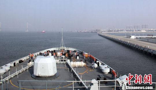 1月20日,中国海军南海舰队编队启航离开海南省三亚某军港,赴南海、西太平洋、东印度洋海域开展新年度战备巡逻远海训练。<a target='_blank' href='http://www.chinanews.com/'>中新社</a>发 高毅 摄