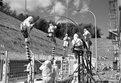 2011年3月,工作人员在福岛核电站附近土壤中发现钚元素。