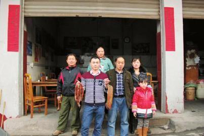 燕子的家人等她回家。