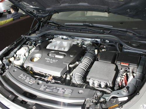 雷诺 2.5 自动 发动机主体特写