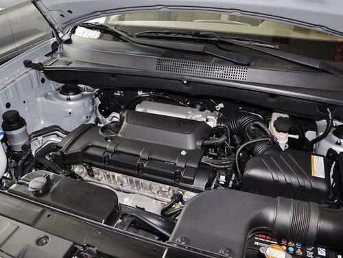 北京现代 2.0L 自动 发动机主体特写