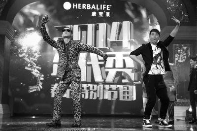 �������Ӵ�����̨�ϣ�����װ���Ը��ޱȵĳ�С����