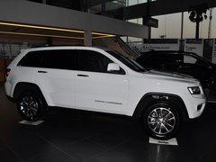 Jeep 3.0L 自动 车辆正右侧