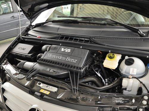 福建奔驰 3.0L 自动 发动机主体特写