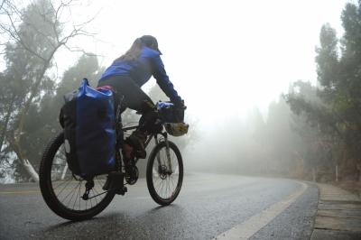 一路骑行近2300公里。