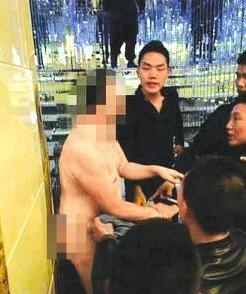 泸州男子裸奔续:当事人为摄影师 曾多次裸奔(图)