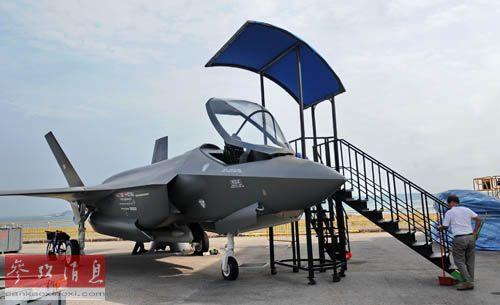 ��2014���¼��º�չ�ϣ�160���������ҵ��չ������������̫�����Ĺ������ۡ�ͼΪ����չ����F-35ս����ȫ�ߴ�ģ�͡�(������)