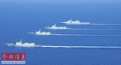 ����ͼƬ��2013��3��22�գ�����ִ��ս��Ѳ��Զ��ѵ��������Ϻ����ӽ�ͧ������Ϻ�ĳ�����ϡ��»������ ����ѩ��