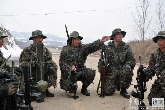济南军区某部步兵特战化训练雪野伪装突袭图