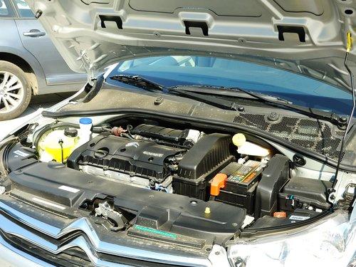 东风雪铁龙 三厢 1.6L 手动 发动机主体特写